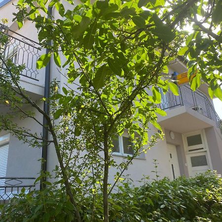 Apartment GardenView - New! Krk Town Buitenkant foto