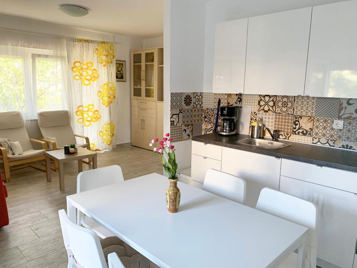 Apartment GardenView - New! Krk Town Buitenkant foto