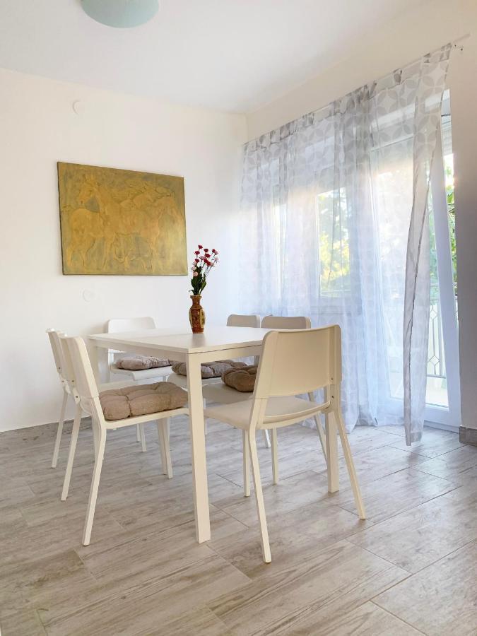 Apartment GardenView - New! Krk Town Buitenkant foto