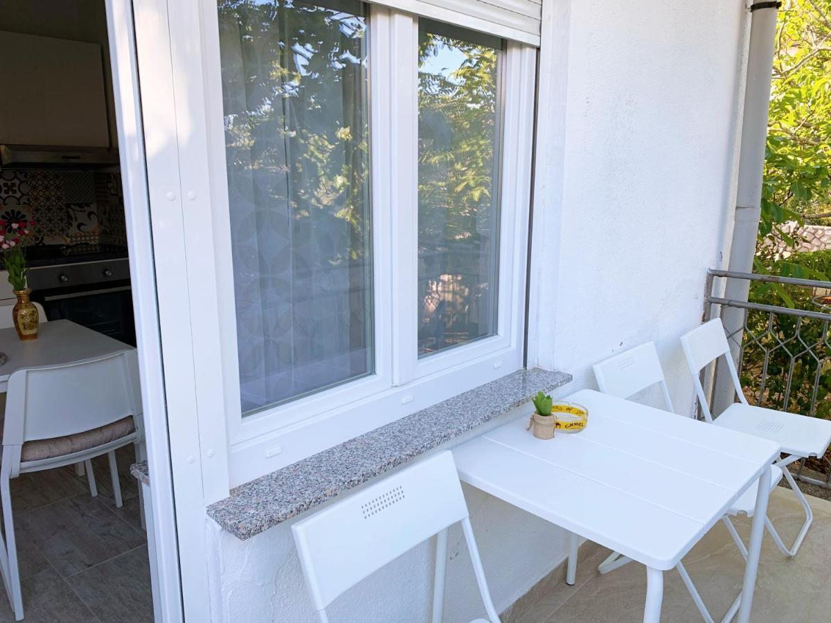 Apartment GardenView - New! Krk Town Buitenkant foto