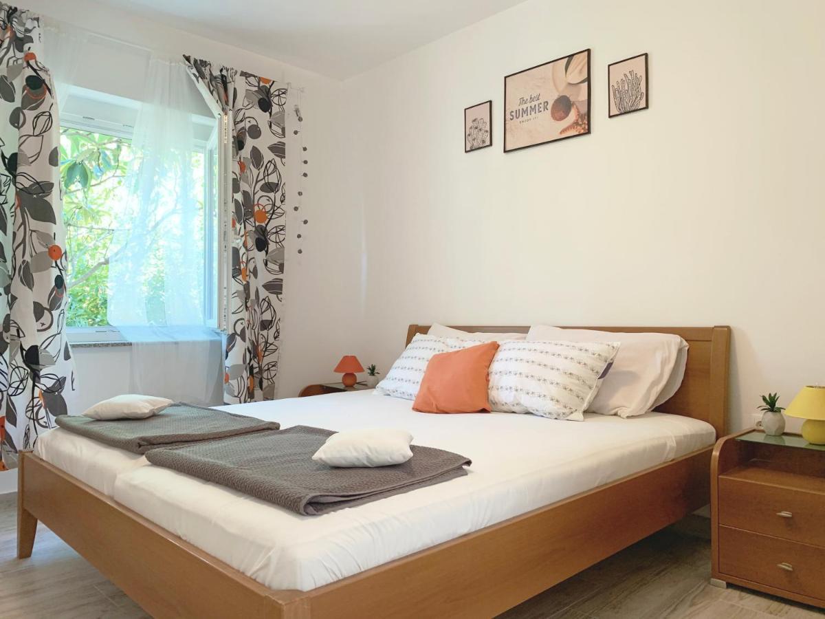 Apartment GardenView - New! Krk Town Buitenkant foto