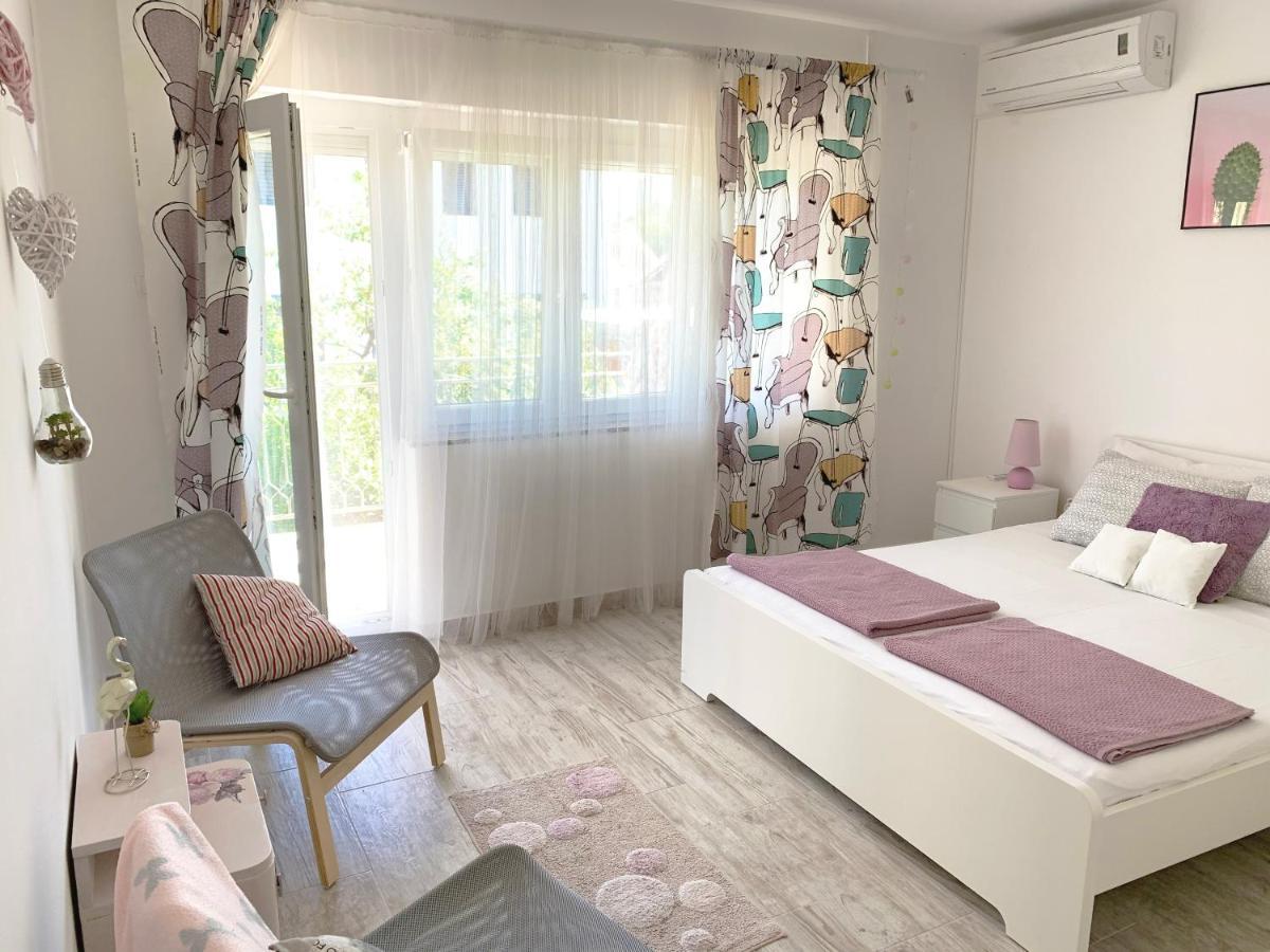 Apartment GardenView - New! Krk Town Buitenkant foto