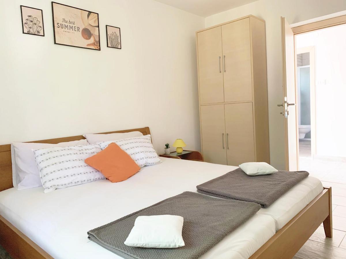 Apartment GardenView - New! Krk Town Buitenkant foto