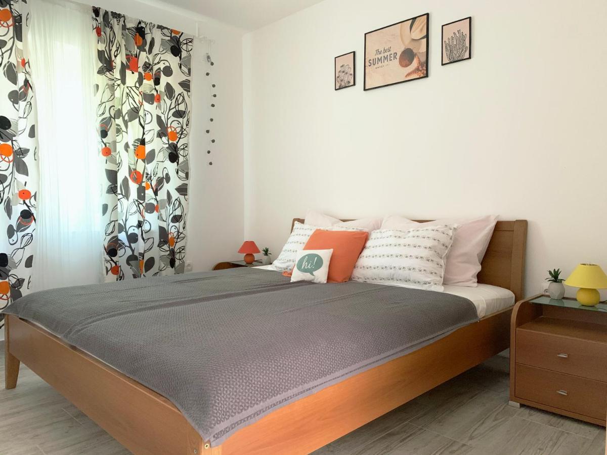 Apartment GardenView - New! Krk Town Buitenkant foto