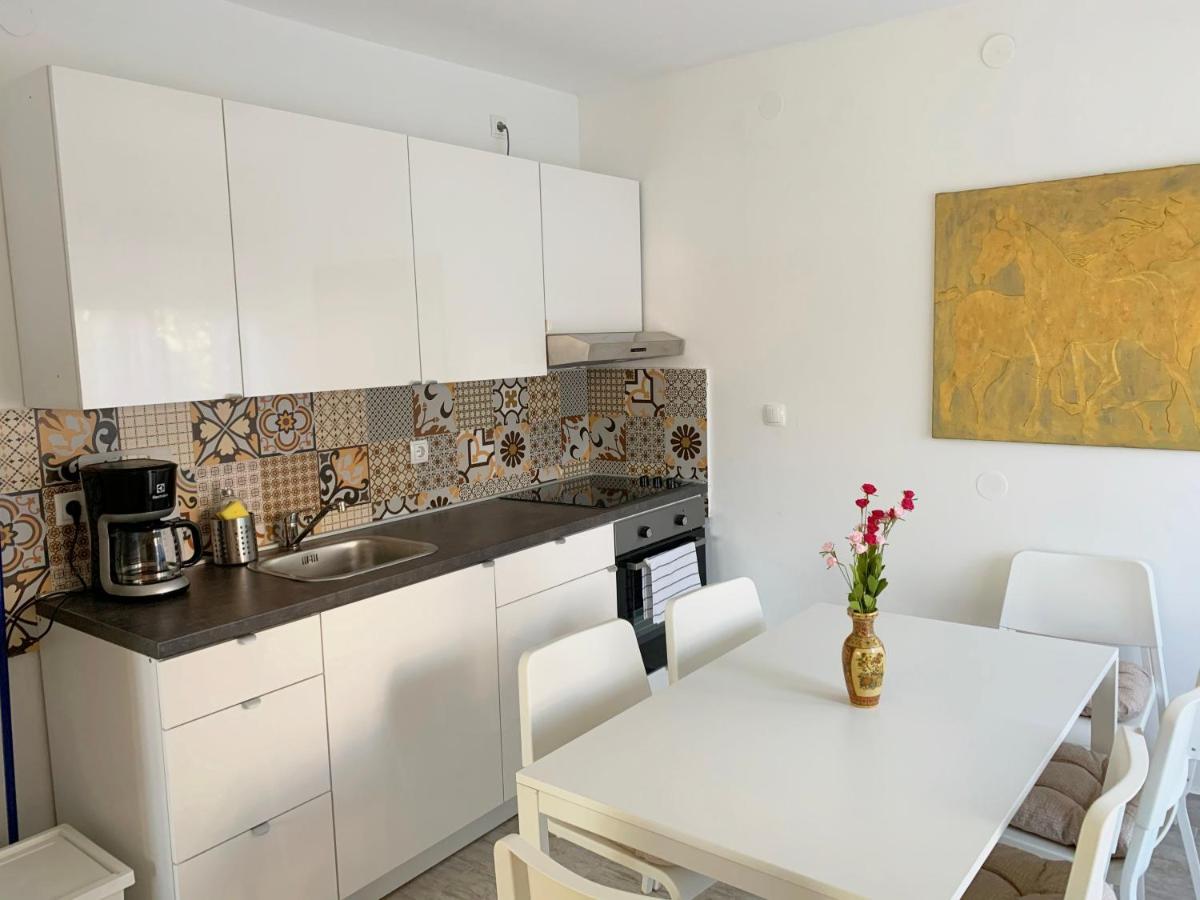 Apartment GardenView - New! Krk Town Buitenkant foto
