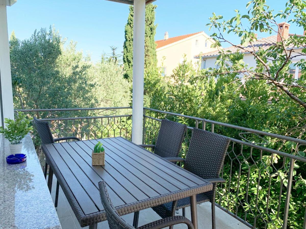 Apartment GardenView - New! Krk Town Buitenkant foto