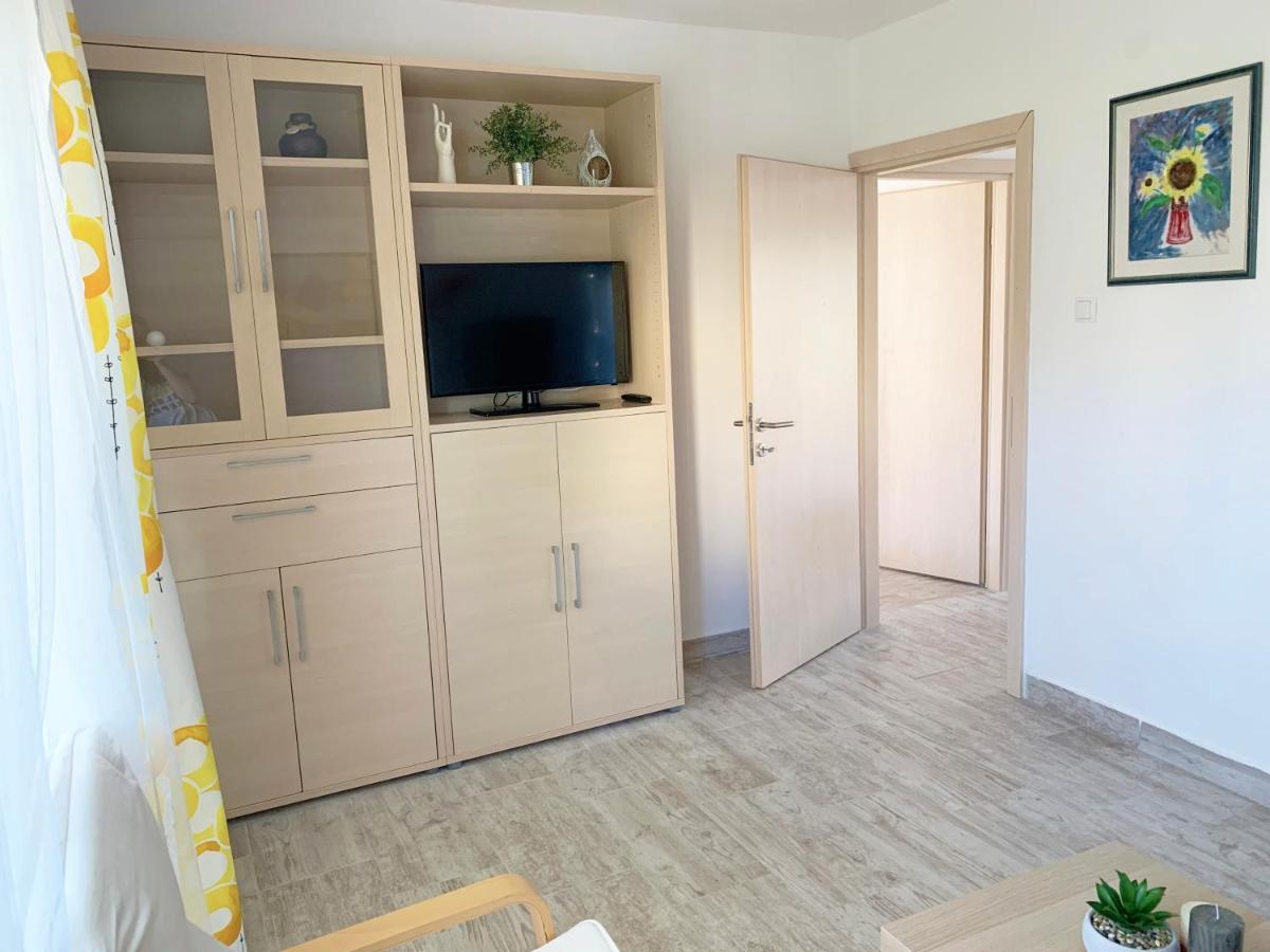 Apartment GardenView - New! Krk Town Buitenkant foto