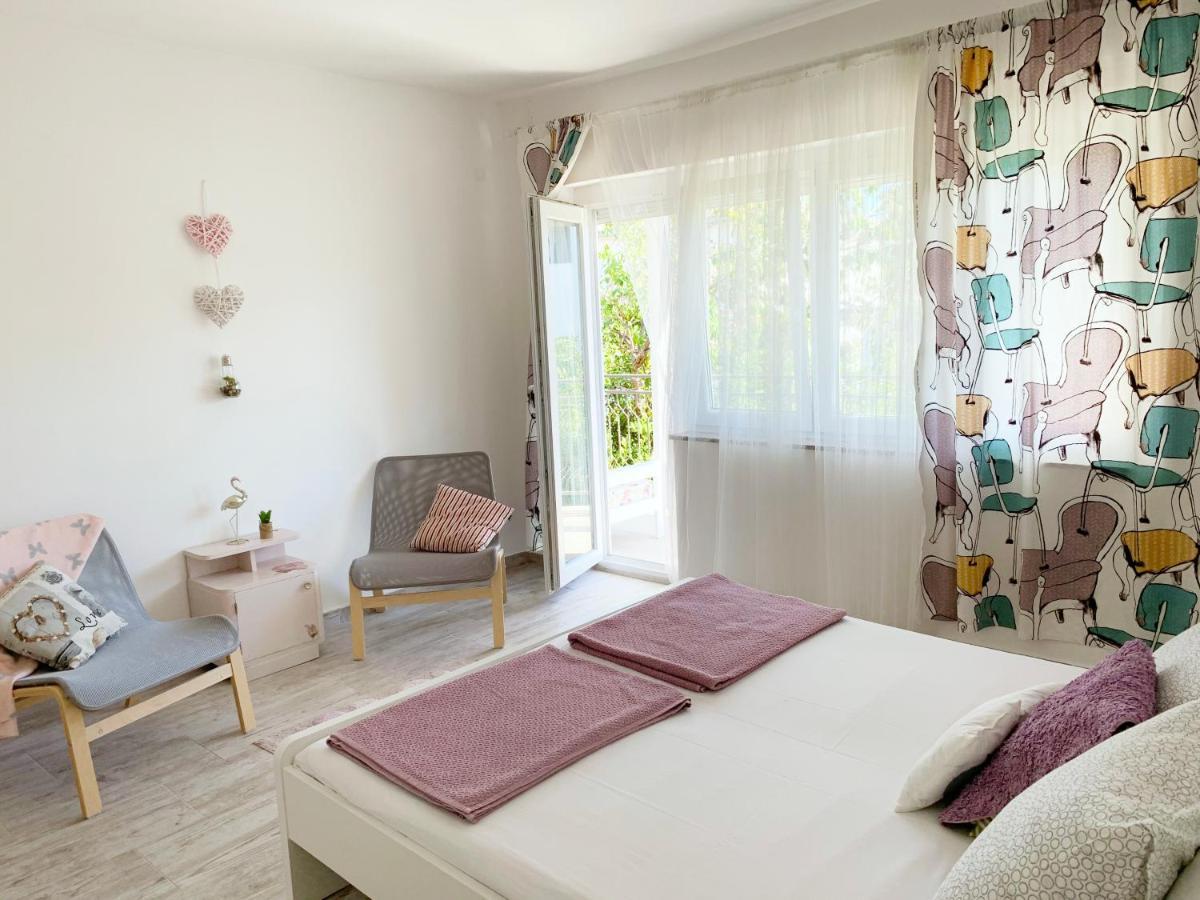 Apartment GardenView - New! Krk Town Buitenkant foto