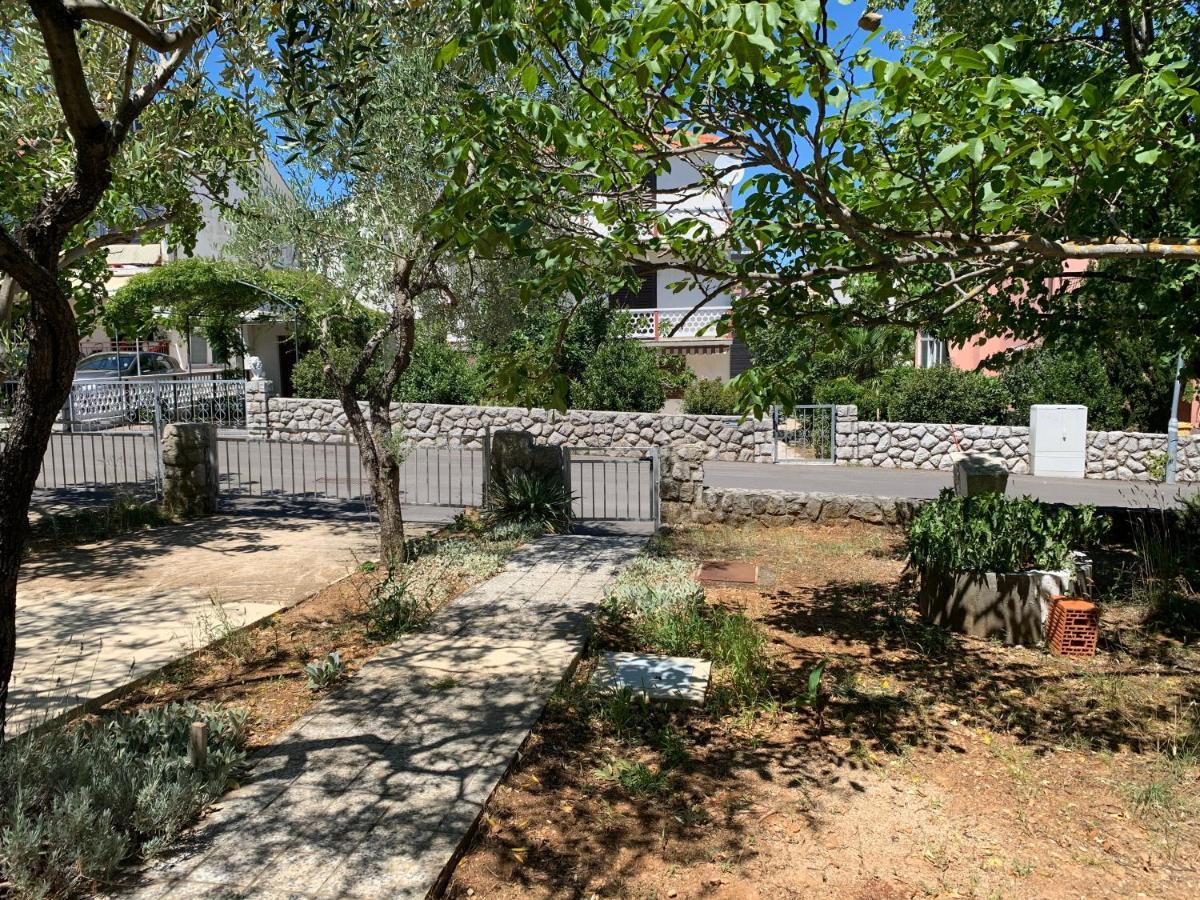 Apartment GardenView - New! Krk Town Buitenkant foto