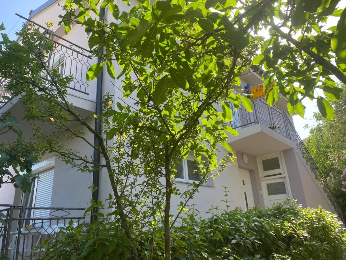 Apartment GardenView - New! Krk Town Buitenkant foto