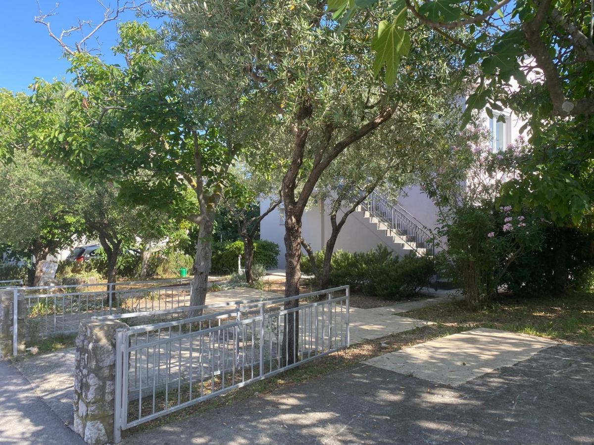 Apartment GardenView - New! Krk Town Buitenkant foto