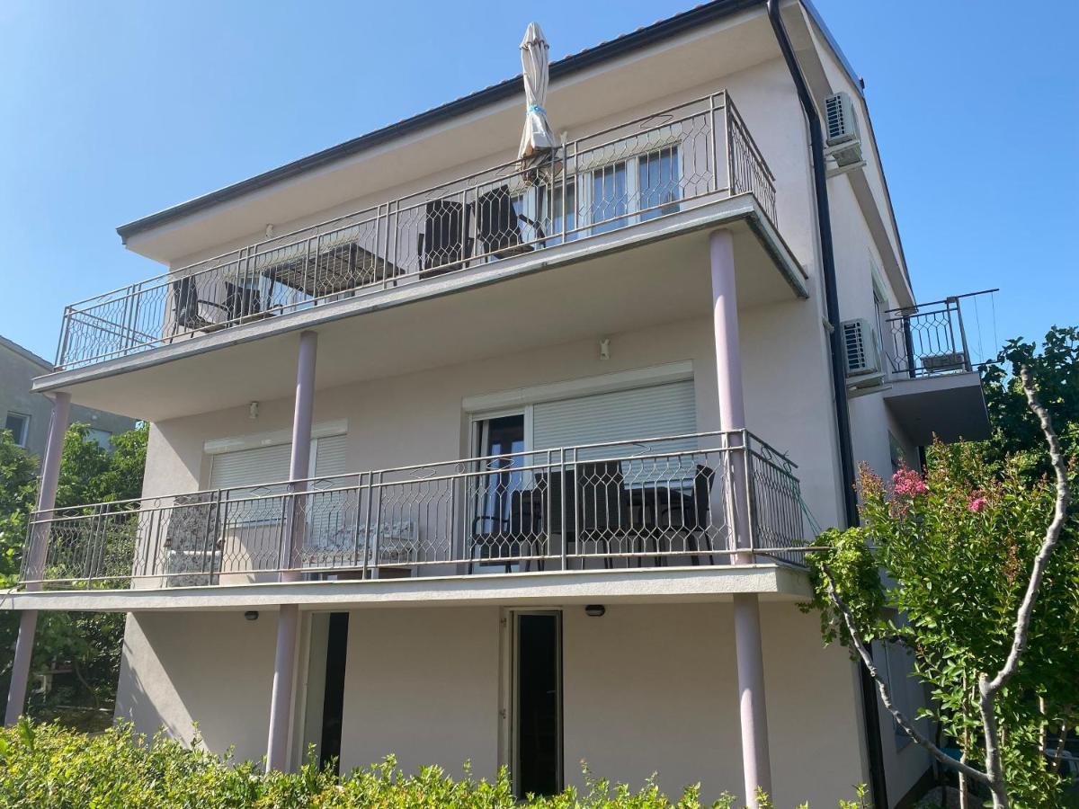 Apartment GardenView - New! Krk Town Buitenkant foto